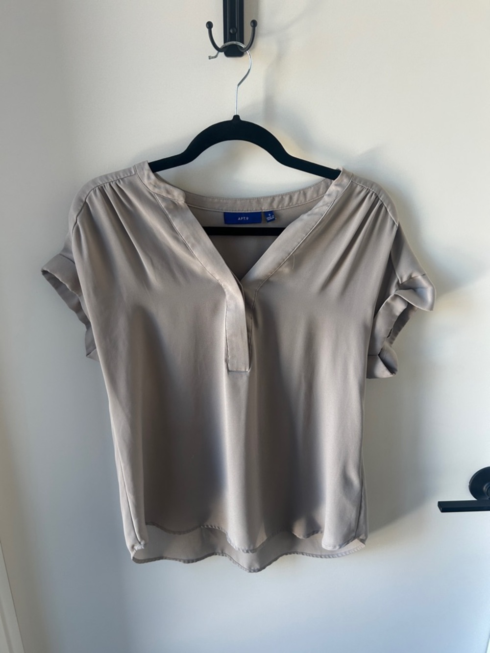 Apt. 9 Neutral Taupe Short Sleeve V-Neck Blouse